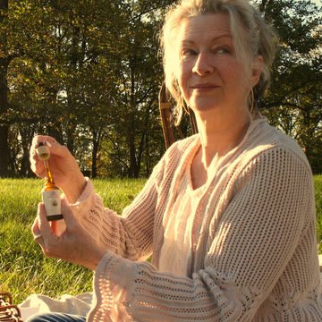 Gracefully Aging Facial Oil for Radiant, Youthful Skin
