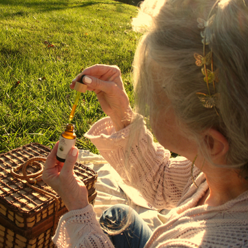 Gracefully Aging Facial Oil for Radiant, Youthful Skin