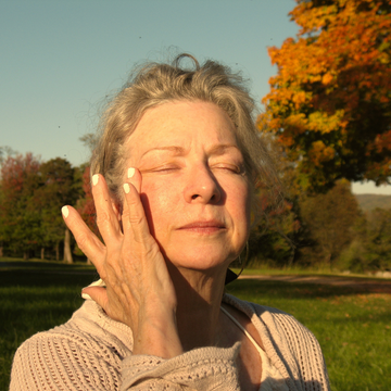 Gracefully Aging Facial Oil for Radiant, Youthful Skin
